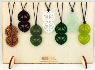 Kowhaiwhai Double Heart Pendant Stand
