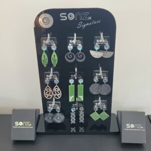 Signature Range Paua Studs Stand